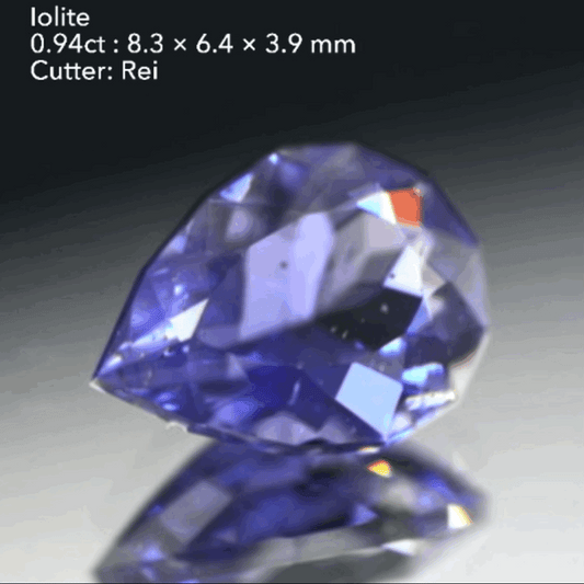 肉眼では見えない“そばかすインクル”が可愛いファンシーペアシェイプ✨アイオライト0.94ct💎レイちゃん作品👍GTJ名物【HPオークション】こちらはクーポンはごめんなさい🙏