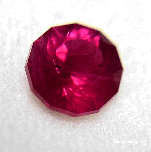 価値あるビルマ産ルビーをファンシーカット(12角形)で仕上げました💖0.340ct/ピアっちゃん作品