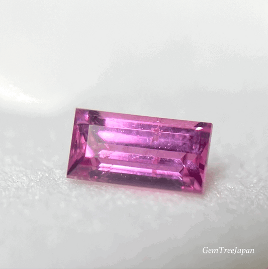 BASE店より割り込み出品❣️ネオン感じる鮮やかなカラーと反射☆非加熱ピンクサファイア0.128ct★ピアッちゃん作品👍GTJ名物【HPオークション】こちらはクーポンはごめんなさい🙏