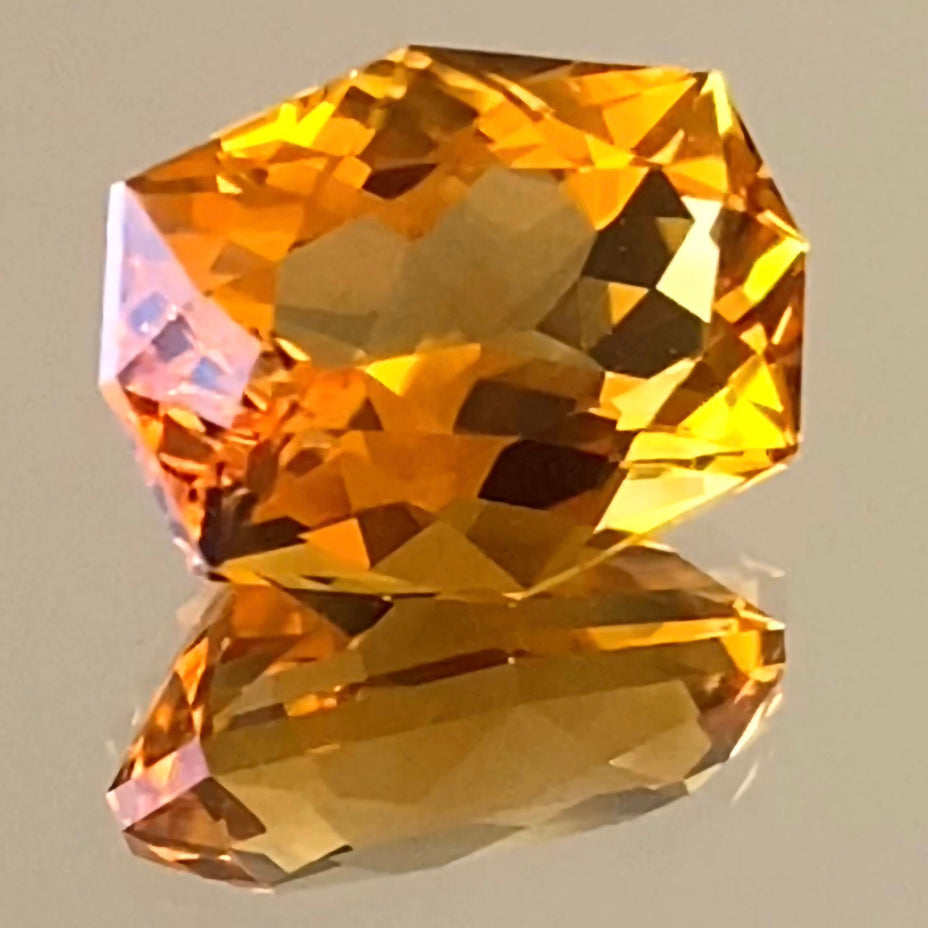 師匠新作❗️美色オレンジと鋭く大胆なファンシーカットが冴えわたる🍊シトリン3.25ct