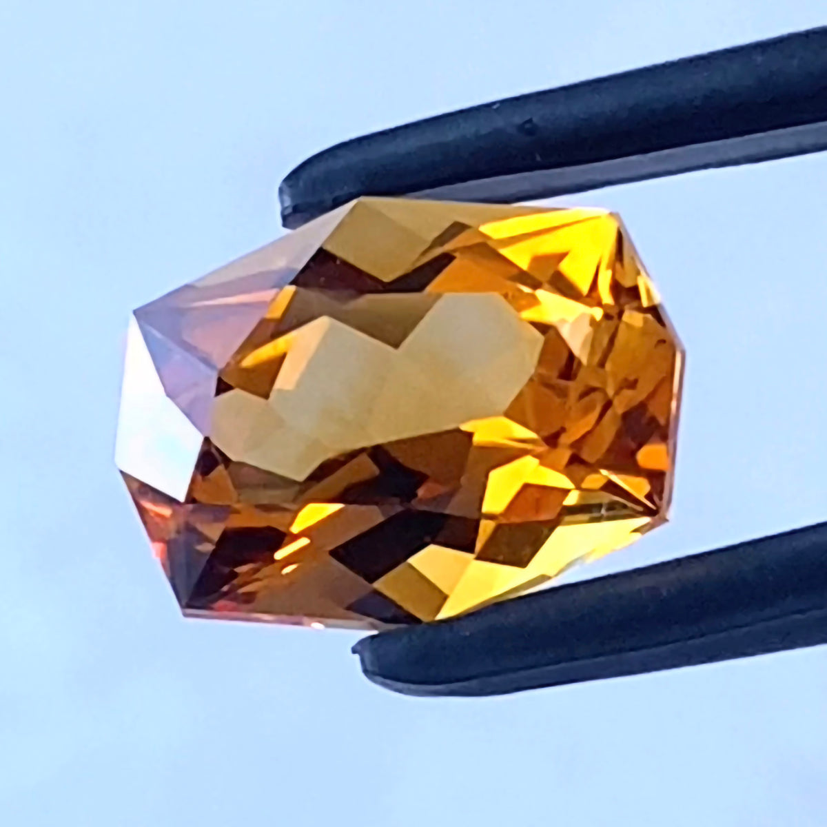 師匠新作❗️美色オレンジと鋭く大胆なファンシーカットが冴えわたる🍊シトリン3.25ct