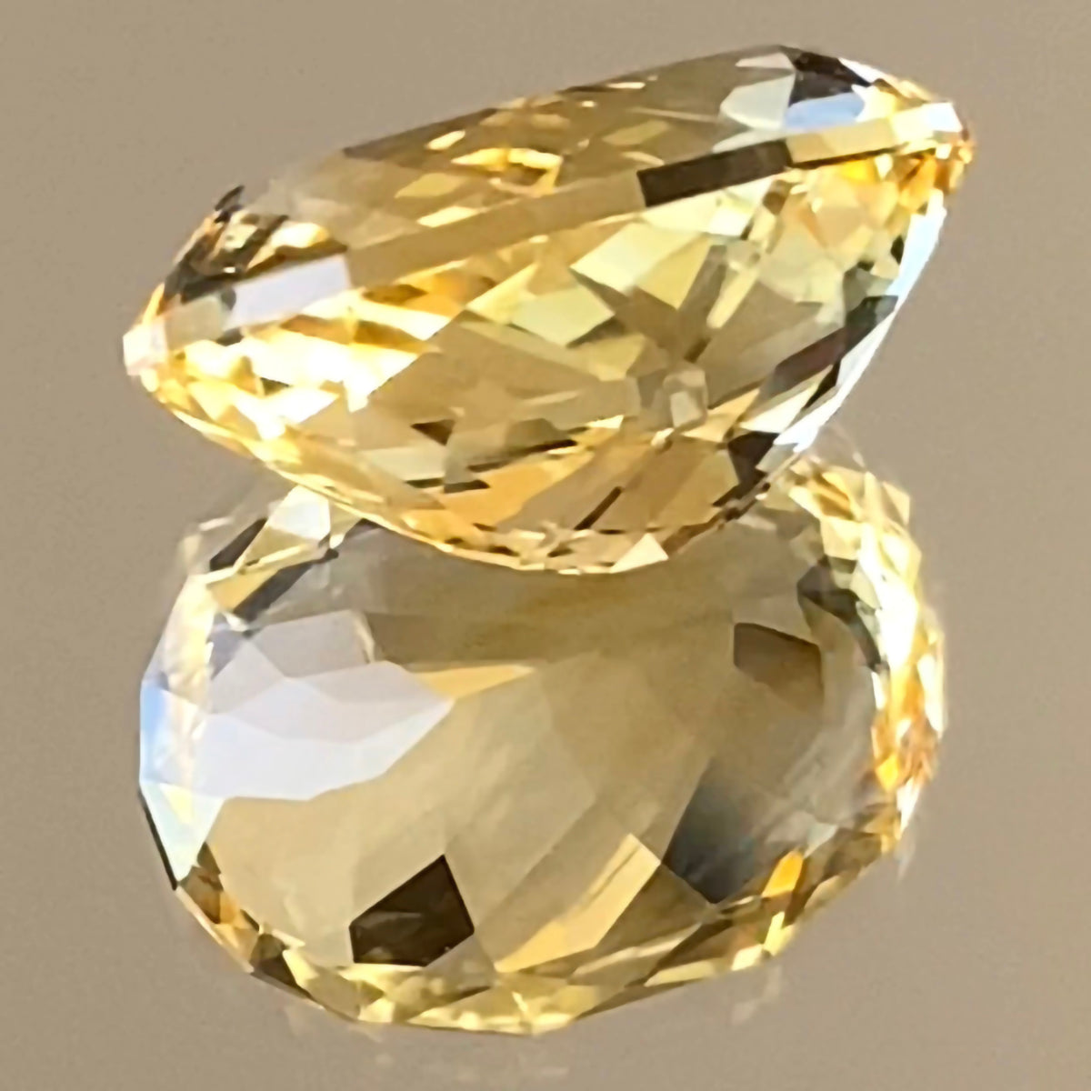 シトリンインペ👑師匠の新作ファンシーオーバル🌟黄金のマーブルと色だまり感がたまらない🏅 シトリン4.96ct