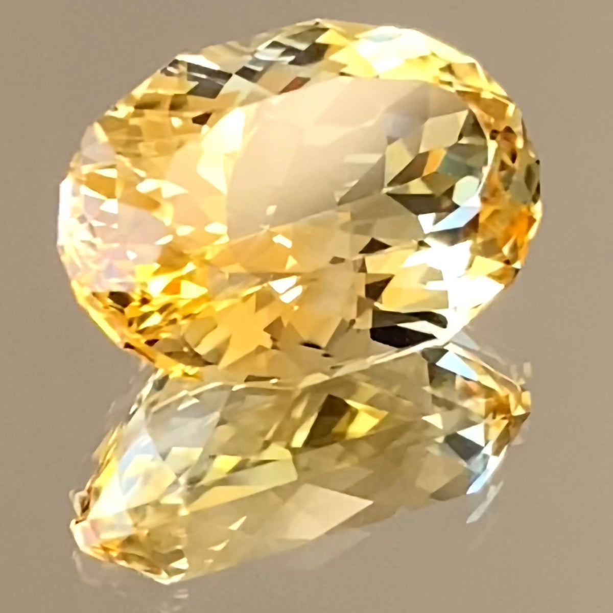 シトリンインペ👑師匠の新作ファンシーオーバル🌟黄金のマーブルと色だまり感がたまらない🏅 シトリン4.96ct