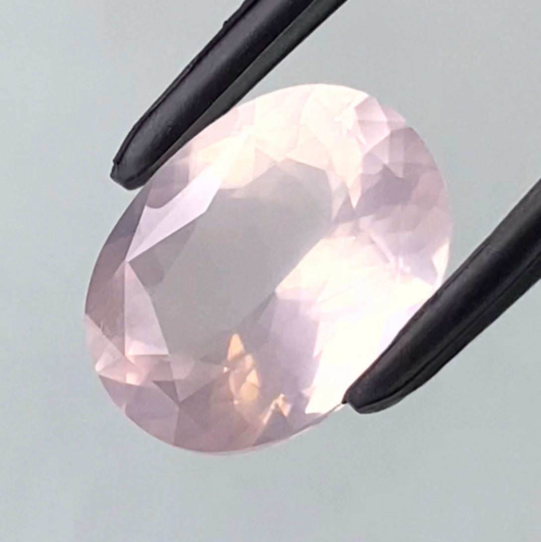パッ💕と見の愛らしさとは裏腹の実はカッコいい師匠の美カット✨ローズクォーツ4.76ct