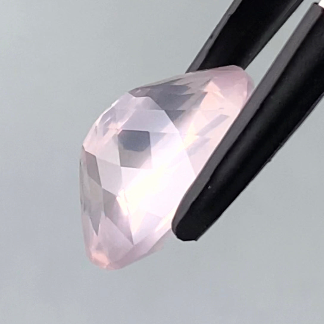パッ💕と見の愛らしさとは裏腹の実はカッコいい師匠の美カット✨ローズクォーツ4.76ct