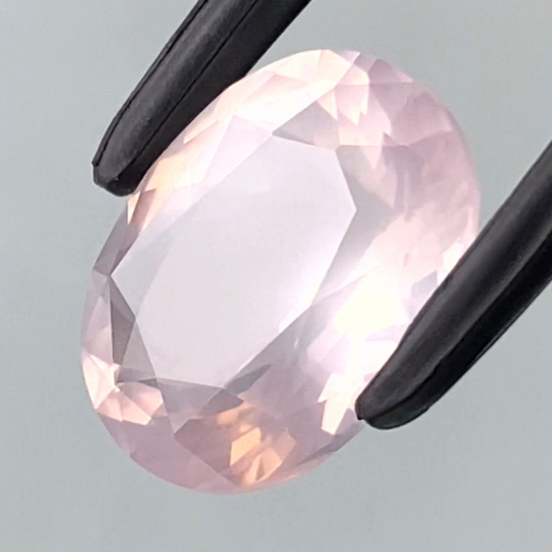 パッ💕と見の愛らしさとは裏腹の実はカッコいい師匠の美カット✨ローズクォーツ4.76ct