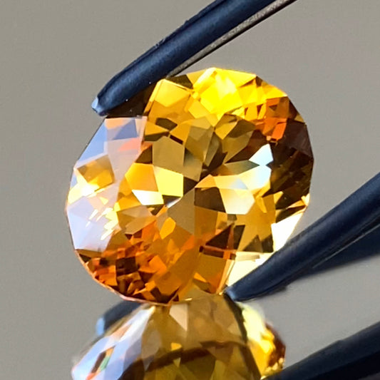 ウイスキーのような美色に酔う🥃師匠お得意のファンシーオーバルがキラキラ✨シトリン4.97ct