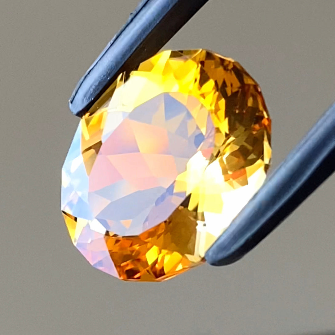 ウイスキーのような美色に酔う🥃師匠お得意のファンシーオーバルがキラキラ✨シトリン4.97ct
