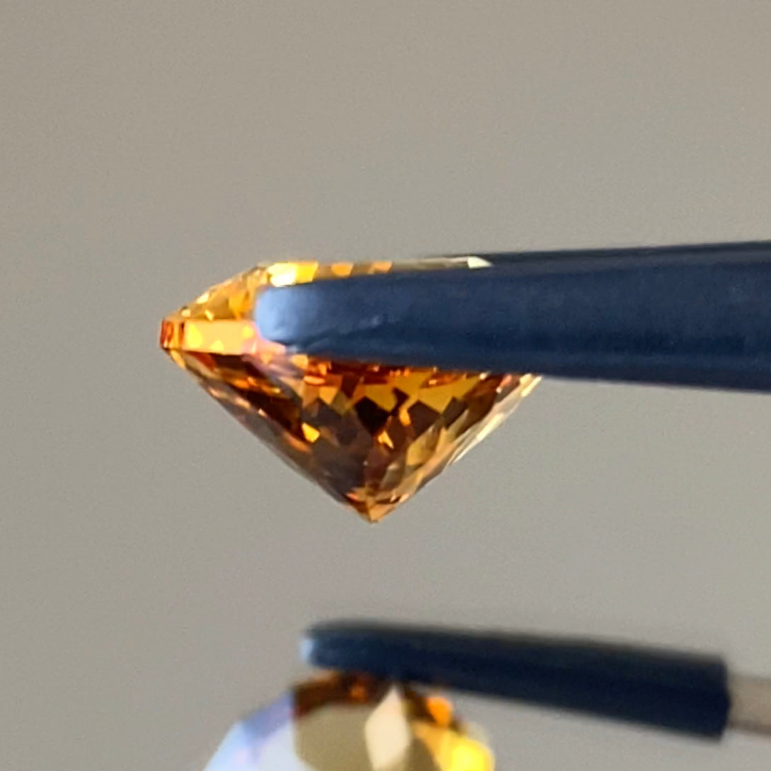 ウイスキーのような美色に酔う🥃師匠お得意のファンシーオーバルがキラキラ✨シトリン4.97ct