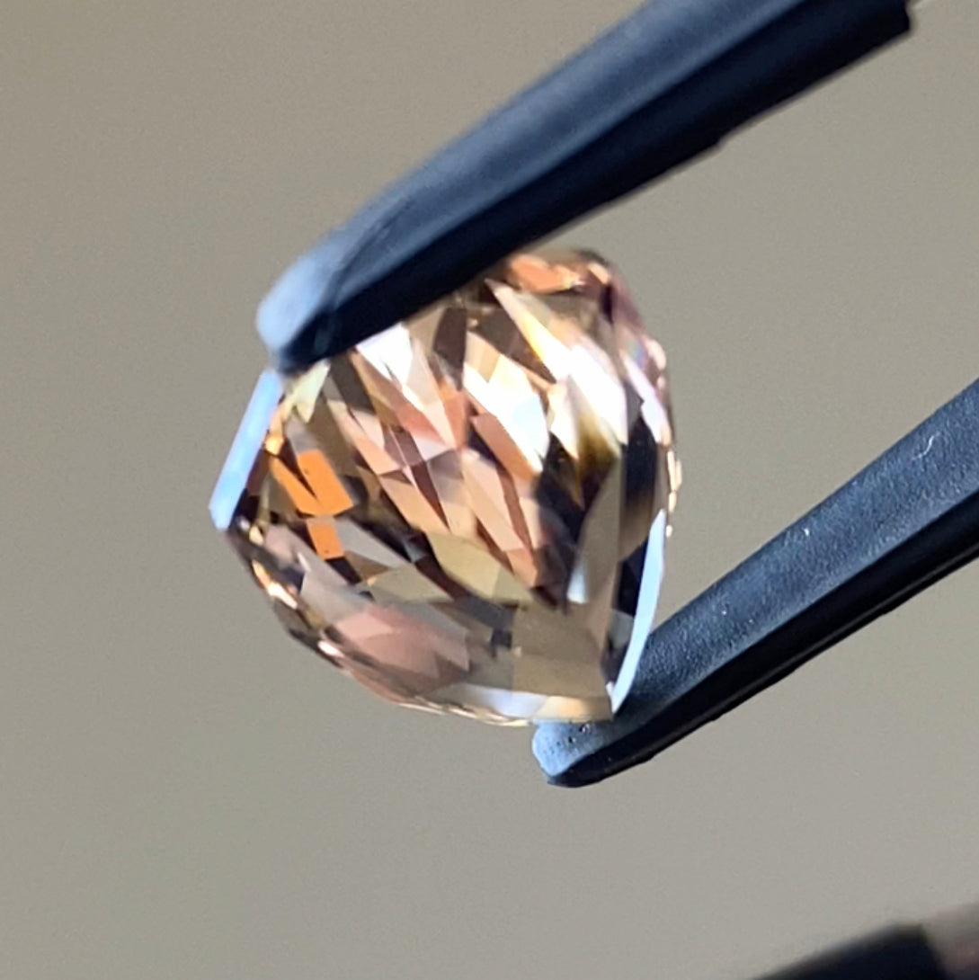 惹き込まれる感覚❗️師匠マジックのかかった魅惑のファンシーペアシェイプ✨シトリン4.62ct