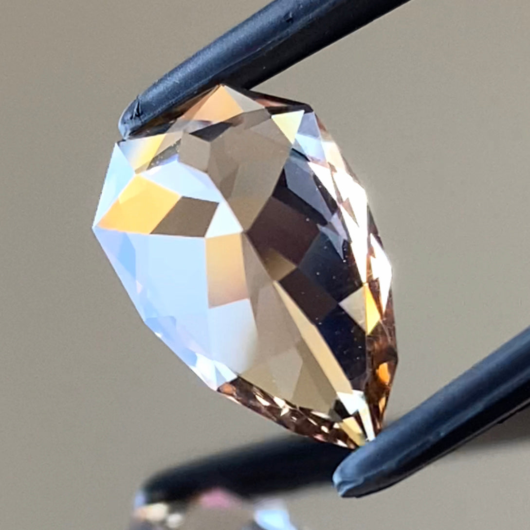 惹き込まれる感覚❗️師匠マジックのかかった魅惑のファンシーペアシェイプ✨シトリン4.62ct