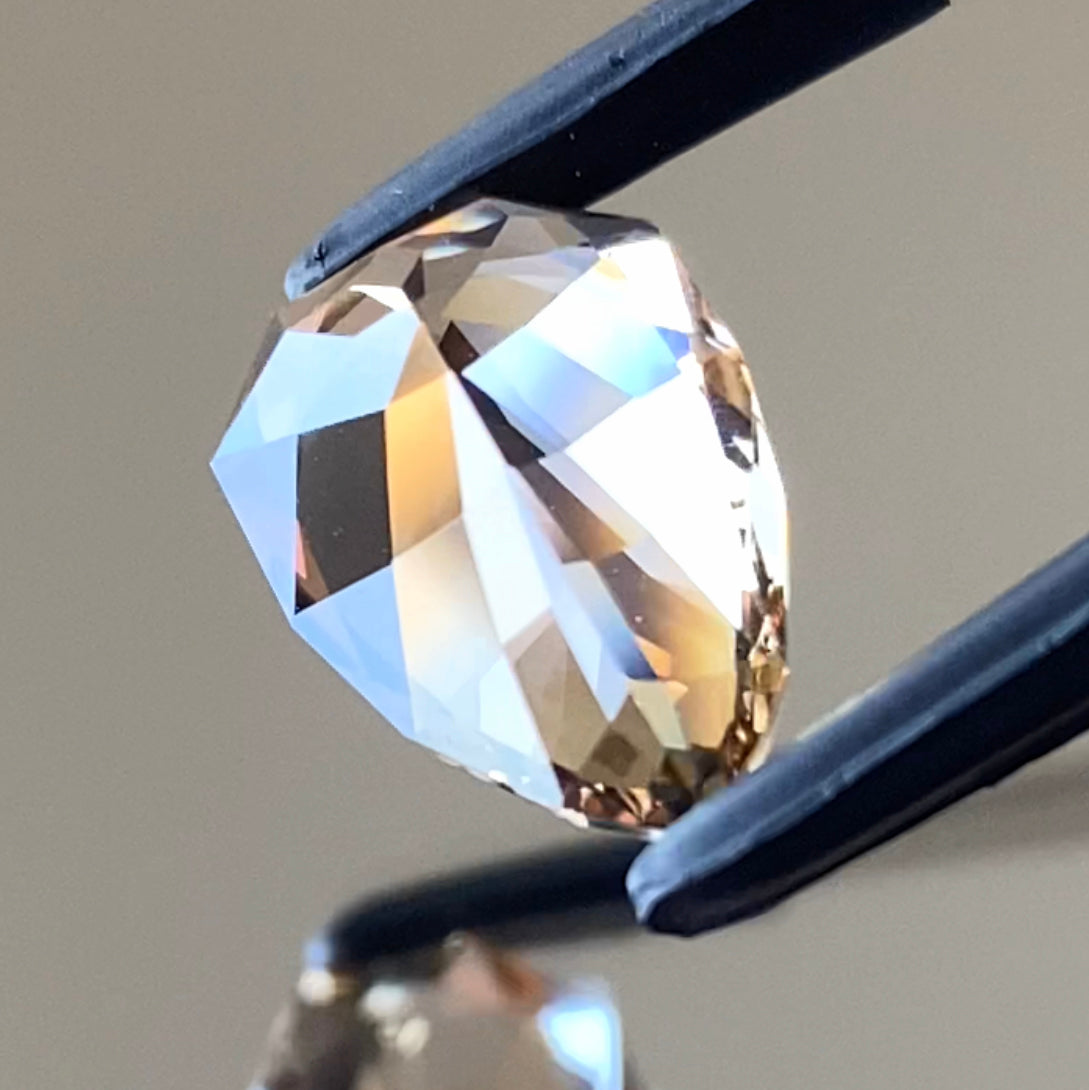 惹き込まれる感覚❗️師匠マジックのかかった魅惑のファンシーペアシェイプ✨シトリン4.62ct