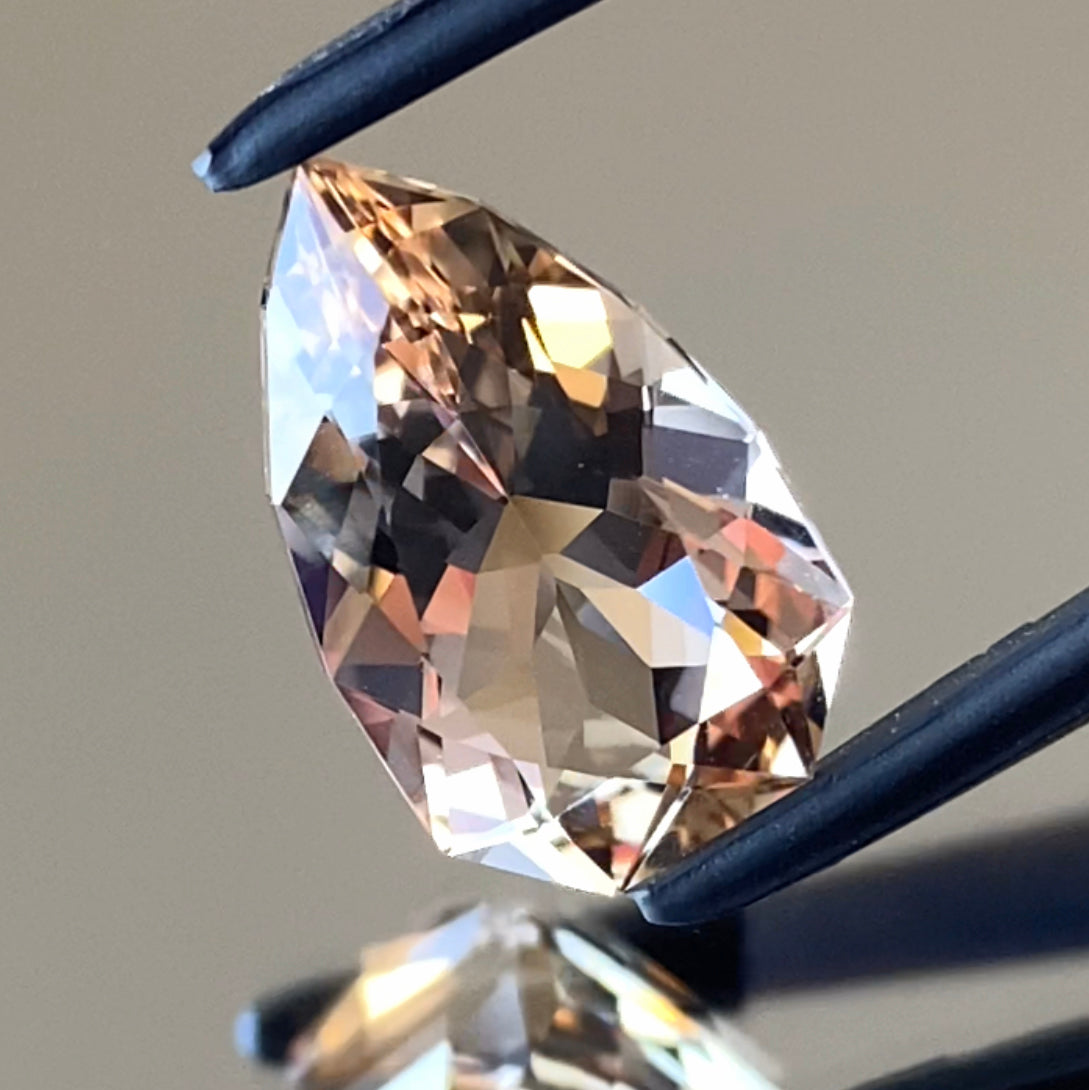 惹き込まれる感覚❗️師匠マジックのかかった魅惑のファンシーペアシェイプ✨シトリン4.62ct
