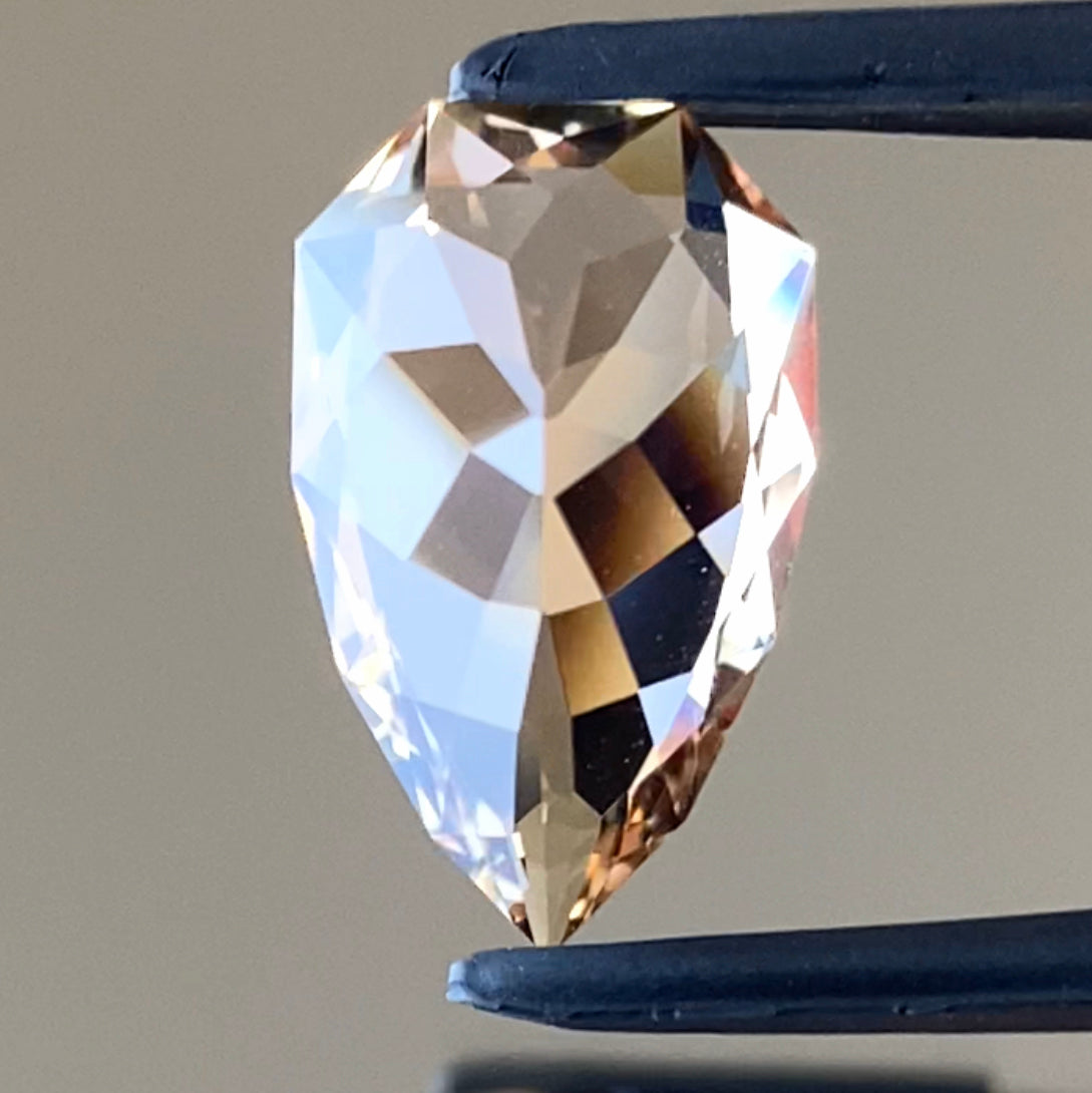 惹き込まれる感覚❗️師匠マジックのかかった魅惑のファンシーペアシェイプ✨シトリン4.62ct