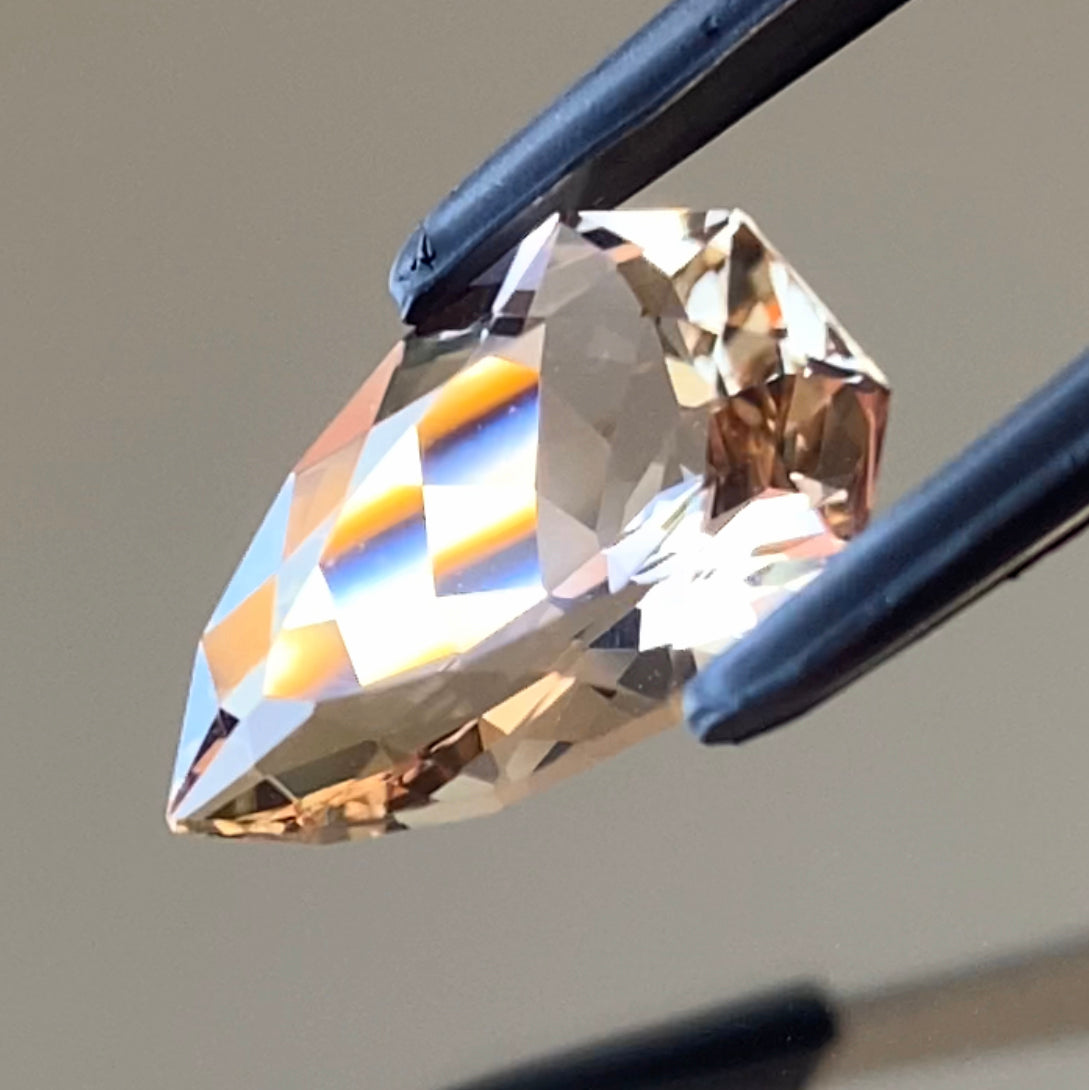 惹き込まれる感覚❗️師匠マジックのかかった魅惑のファンシーペアシェイプ✨シトリン4.62ct