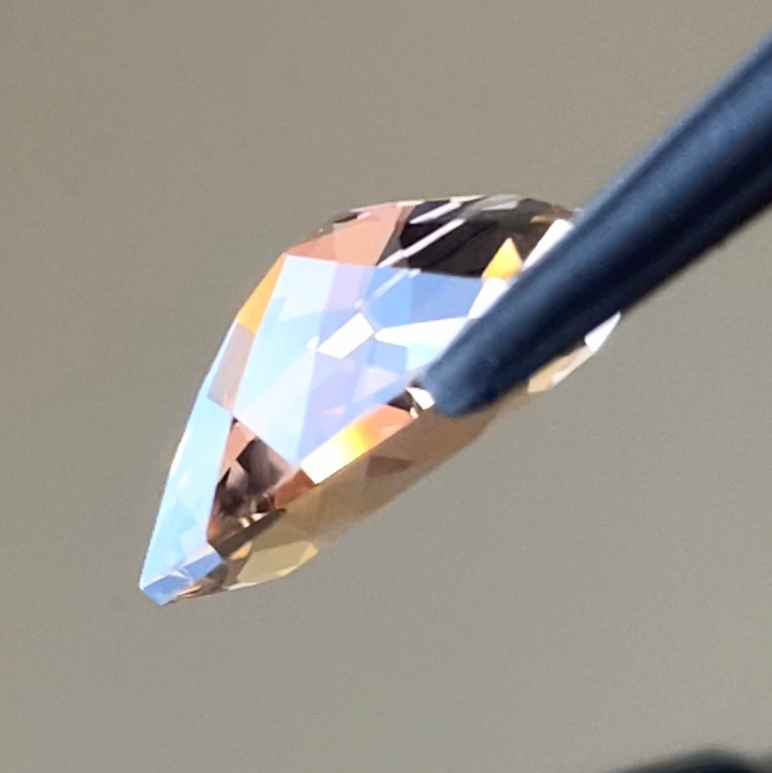 惹き込まれる感覚❗️師匠マジックのかかった魅惑のファンシーペアシェイプ✨シトリン4.62ct