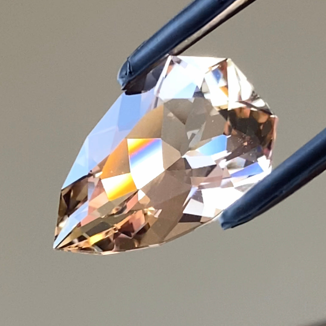惹き込まれる感覚❗️師匠マジックのかかった魅惑のファンシーペアシェイプ✨シトリン4.62ct