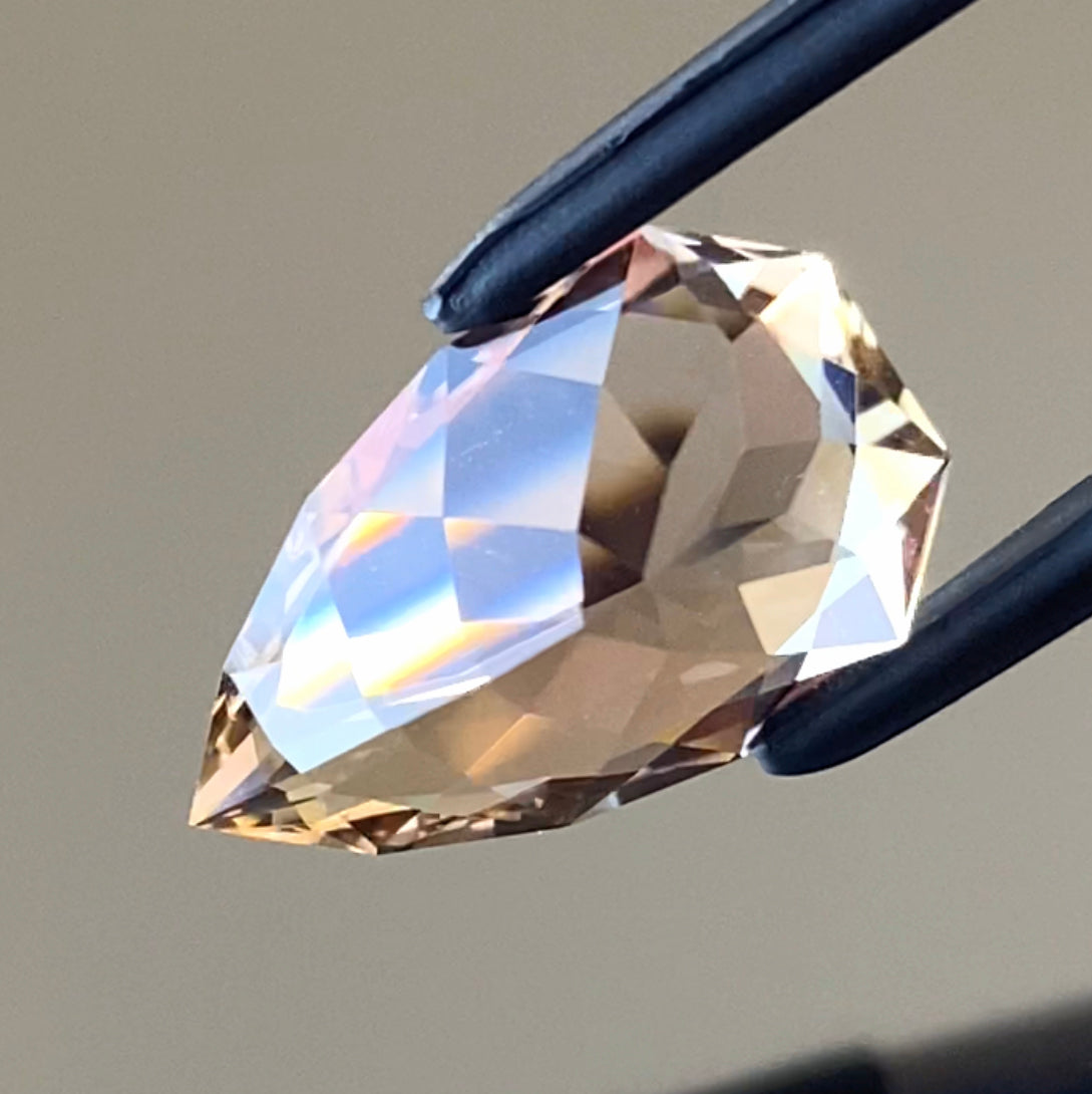 惹き込まれる感覚❗️師匠マジックのかかった魅惑のファンシーペアシェイプ✨シトリン4.62ct