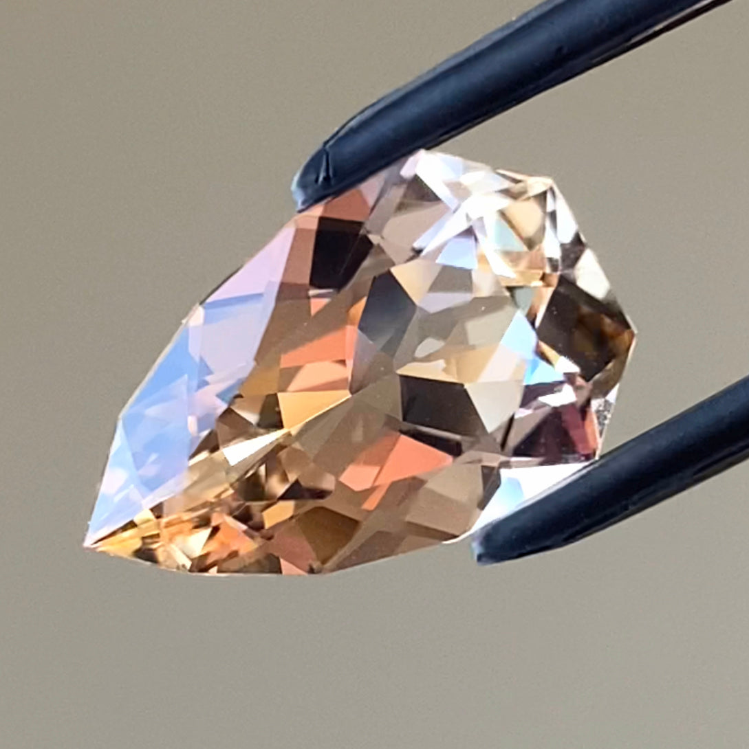 惹き込まれる感覚❗️師匠マジックのかかった魅惑のファンシーペアシェイプ✨シトリン4.62ct