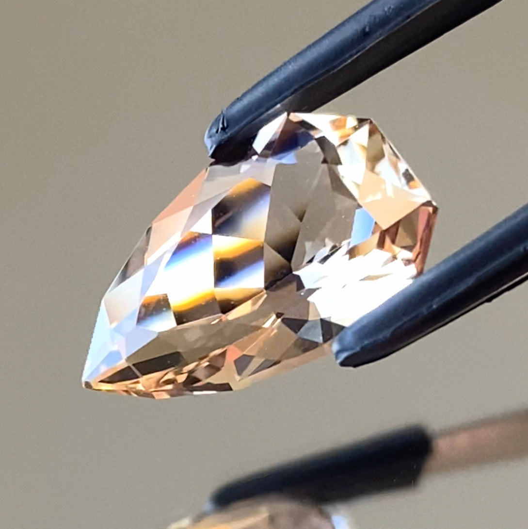 惹き込まれる感覚❗️師匠マジックのかかった魅惑のファンシーペアシェイプ✨シトリン4.62ct
