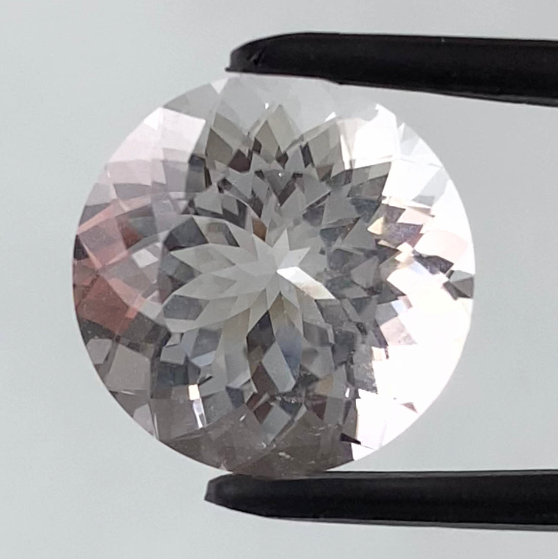 あまりにもキレイなラウンド🌝純白の輝きとフラワーカットが圧巻💎✨🏵ホワイトトパーズ9.23ct