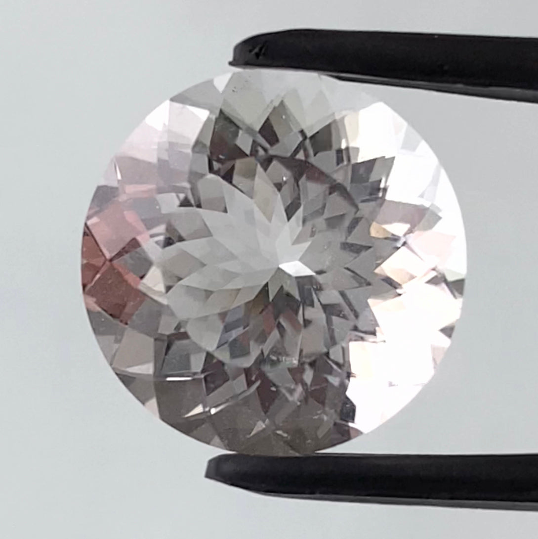 あまりにもキレイなラウンド🌝純白の輝きとフラワーカットが圧巻💎✨🏵ホワイトトパーズ9.23ct