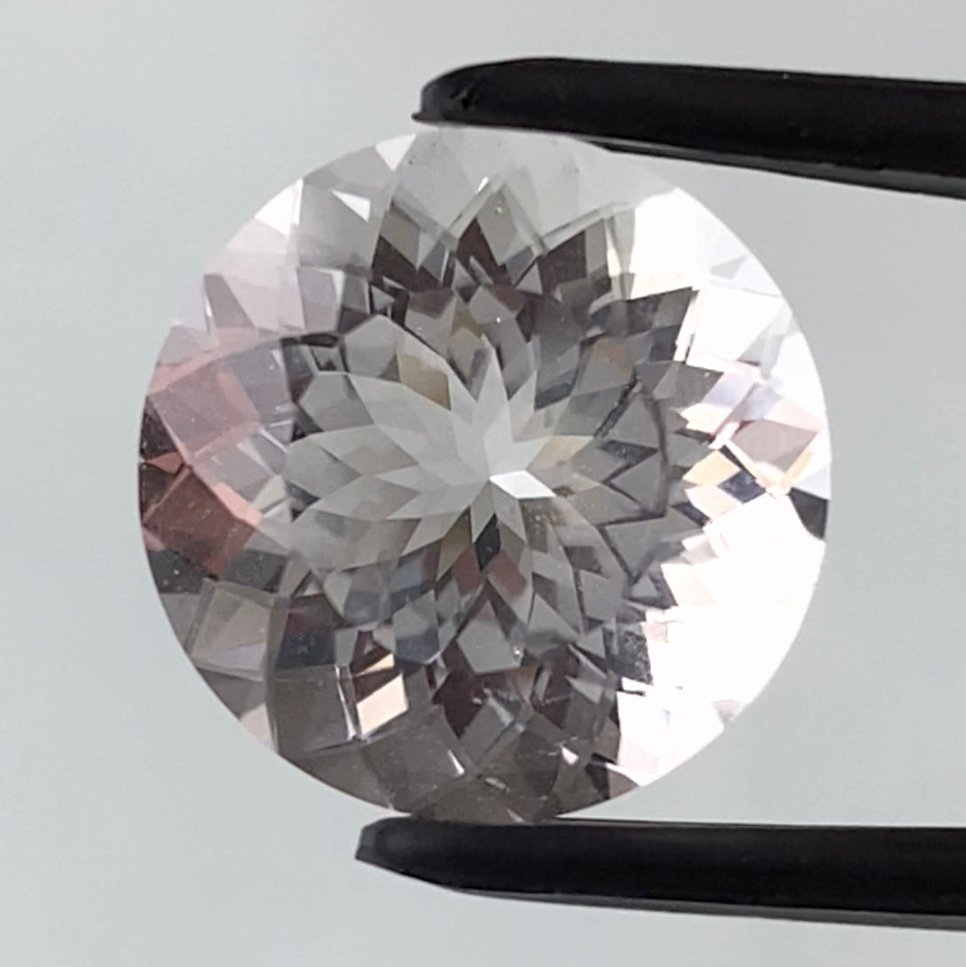 あまりにもキレイなラウンド🌝純白の輝きとフラワーカットが圧巻💎✨🏵ホワイトトパーズ9.23ct