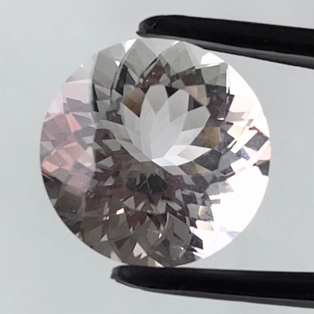 あまりにもキレイなラウンド🌝純白の輝きとフラワーカットが圧巻💎✨🏵ホワイトトパーズ9.23ct