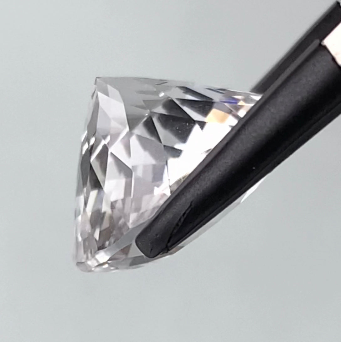 あまりにもキレイなラウンド🌝純白の輝きとフラワーカットが圧巻💎✨🏵ホワイトトパーズ9.23ct