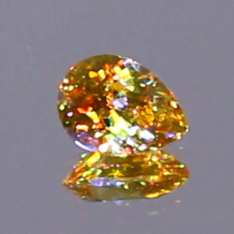 新作❗️ヤバい系の輝き✨マダガスカル産スフェーン0.58ct💎ピアっちゃん作品✨"GemTreeLive⚡️"からAuctionでご紹介🙌こちらは本日22:10終了となります⏰