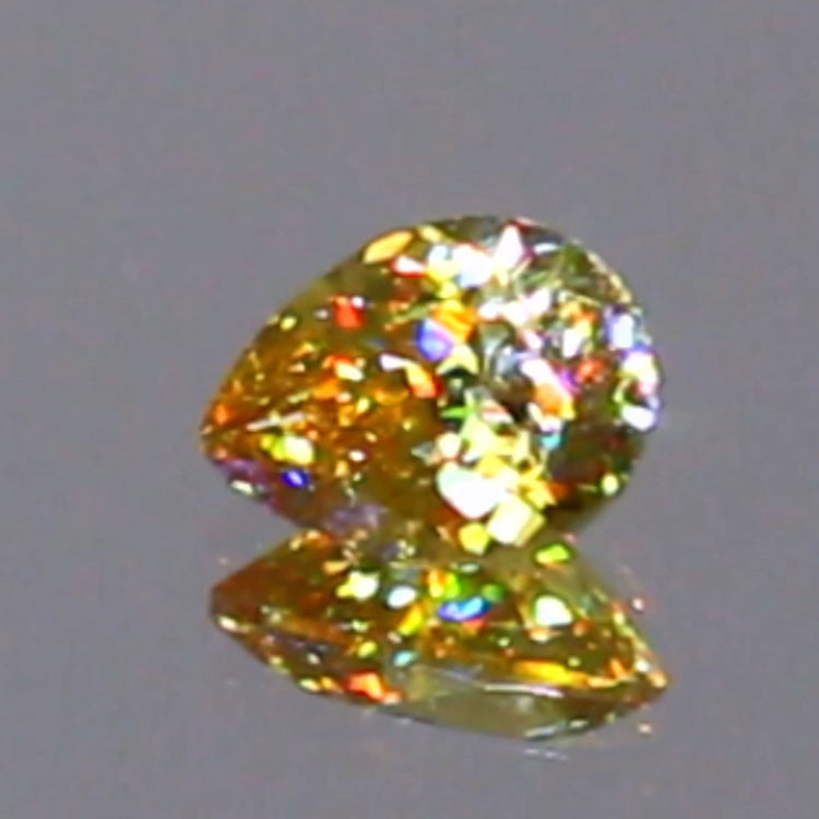 新作❗️ヤバい系の輝き✨マダガスカル産スフェーン0.58ct💎ピアっちゃん作品✨"GemTreeLive⚡️"からAuctionでご紹介🙌こちらは本日22:10終了となります⏰