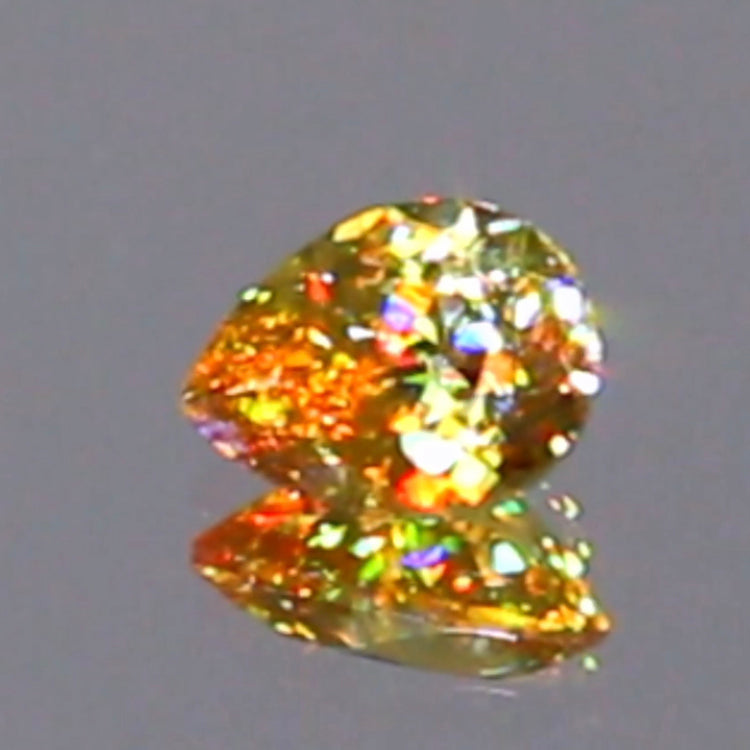 新作❗️ヤバい系の輝き✨マダガスカル産スフェーン0.58ct💎ピアっちゃん作品✨"GemTreeLive⚡️"からAuctionでご紹介🙌こちらは本日22:10終了となります⏰