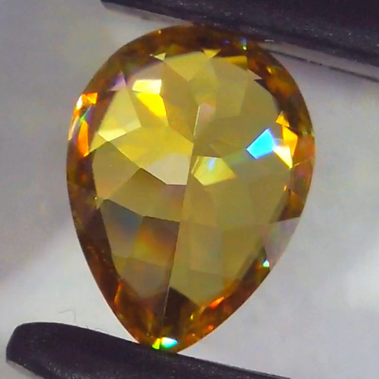新作❗️ヤバい系の輝き✨マダガスカル産スフェーン0.58ct💎ピアっちゃん作品✨"GemTreeLive⚡️"からAuctionでご紹介🙌こちらは本日22:10終了となります⏰