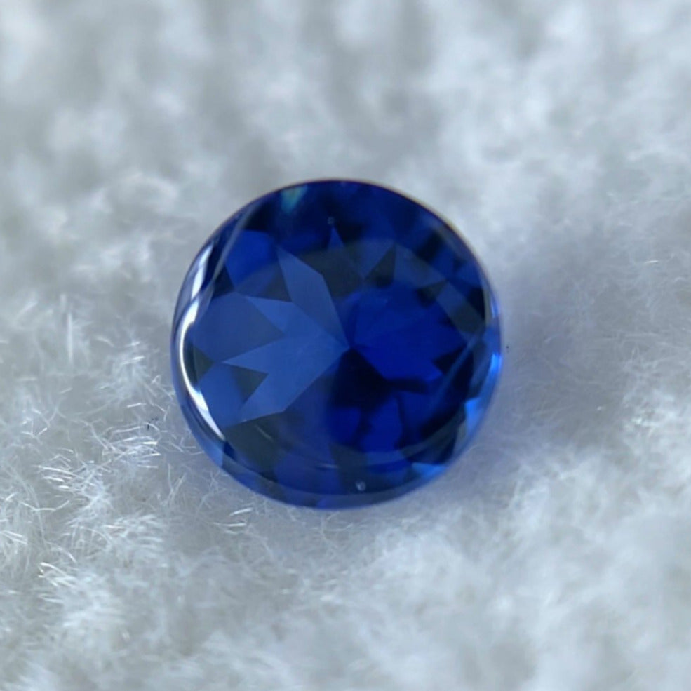 美色ブルーの可愛いバフトップラウンド★カイヤナイト 0.17ct 吉村&ゲオちゃん作品