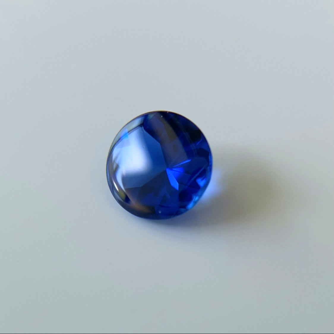 美色ブルーの可愛いバフトップラウンド★カイヤナイト 0.17ct 吉村&ゲオちゃん作品