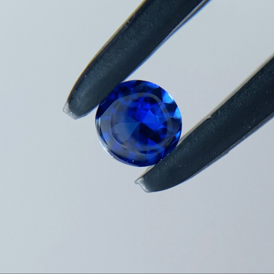 美色ブルーの可愛いバフトップラウンド★カイヤナイト 0.17ct 吉村&ゲオちゃん作品