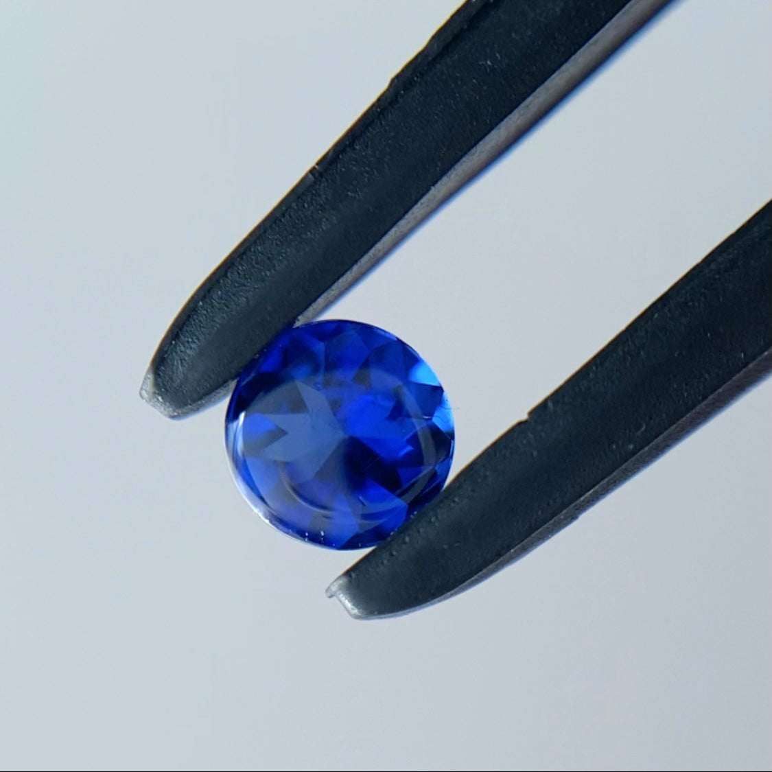 美色ブルーの可愛いバフトップラウンド★カイヤナイト 0.17ct 吉村&ゲオちゃん作品