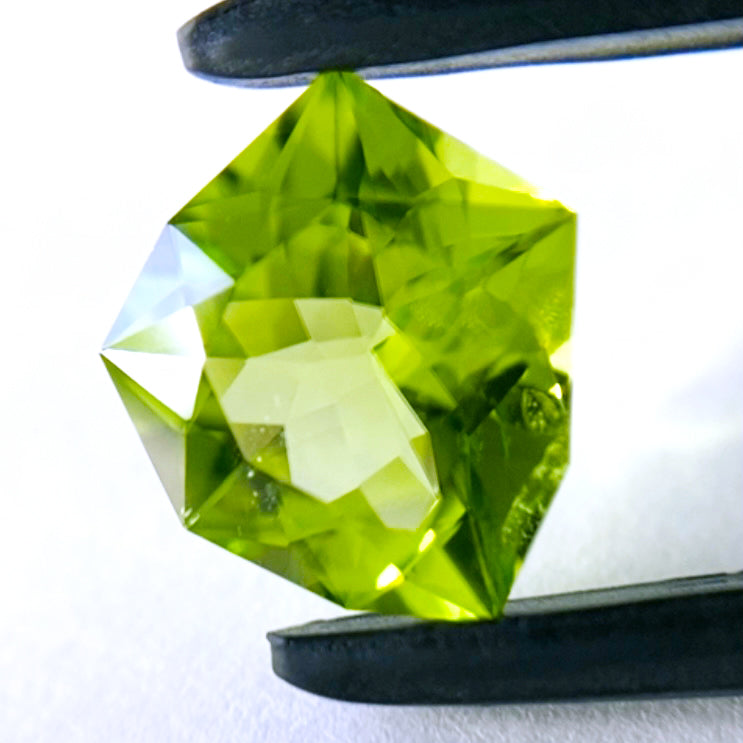 【“みどりの日”特別オークションその5】ペリドット1.98ct レイちゃん作品 5/3イルモInstaLive配信商品👽📷✨💎