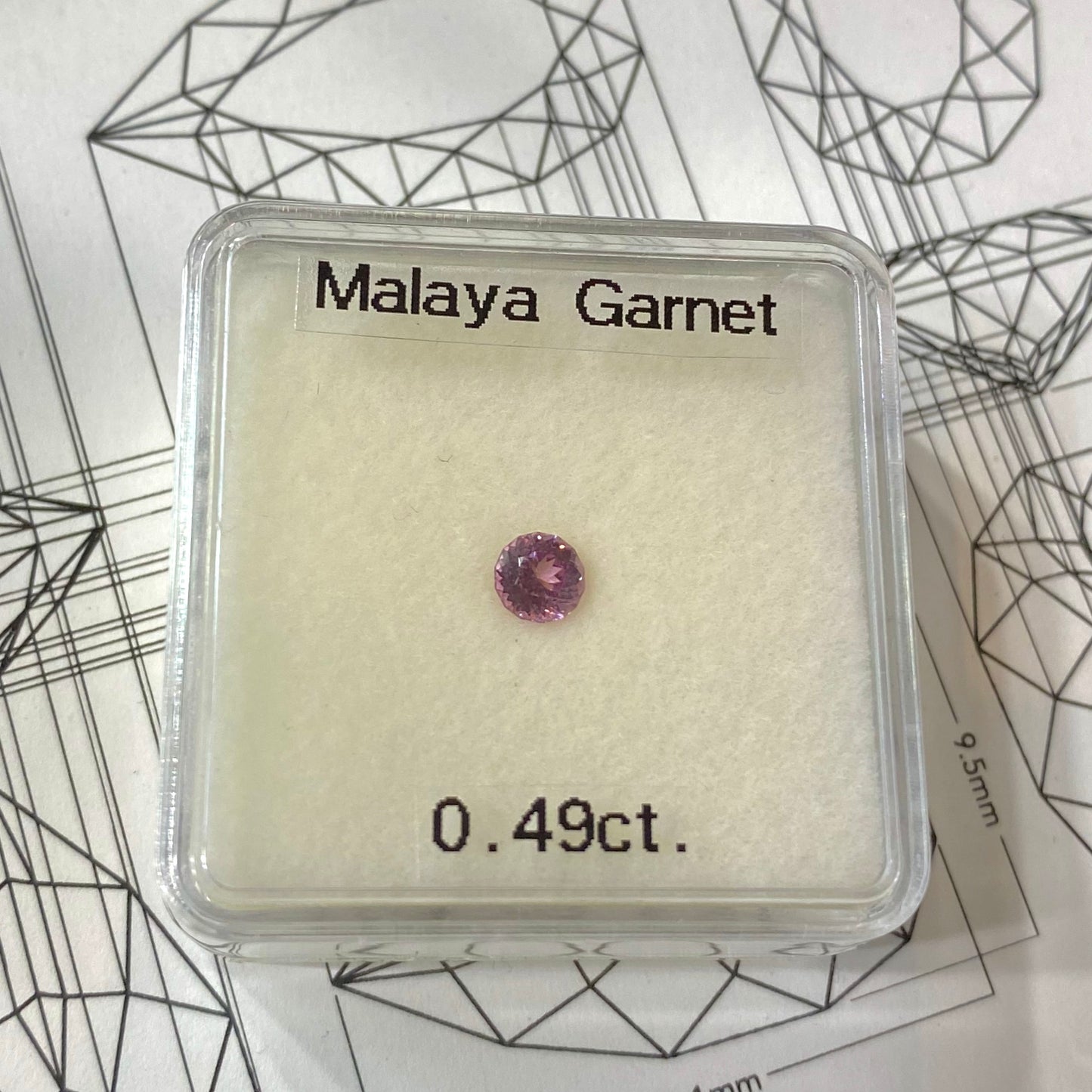 【LIVE配信商品】はコチラです❗️ピアっちゃん作品🔮ファンシーランド✨マラヤガーネット0.49ct💎