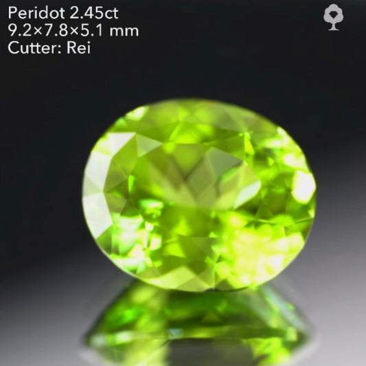 【SOLD OUT】形はシンプルでもカットは個性的💎ペリドット2.45ct✨レイちゃん作品👍LIVE中お問合せ一番乗り特価でご紹介です♪