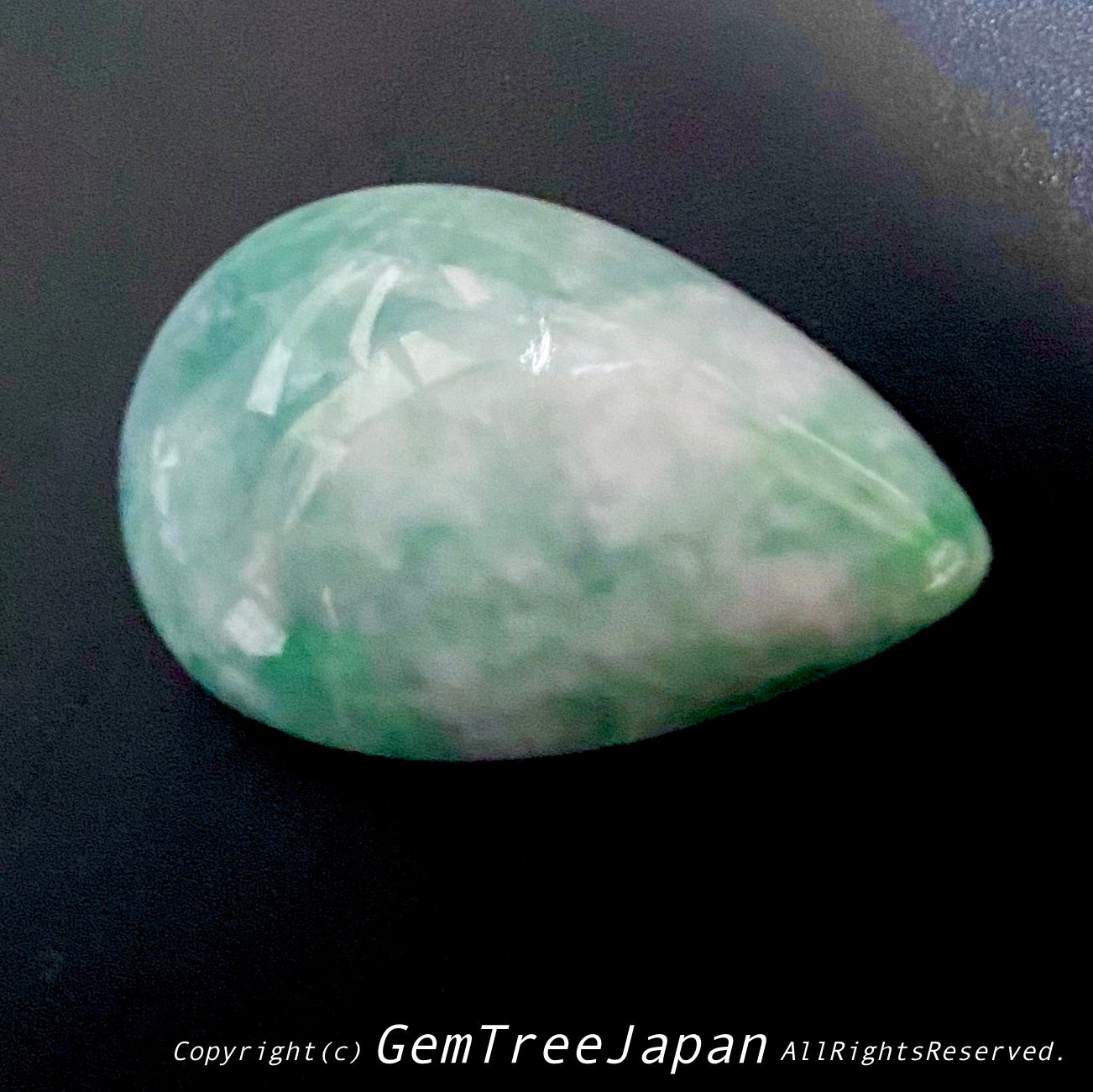 原石から仕上げた“Type A”ビルマ産天然ヒスイ20.804ct💎カット以外に人の手を加えていない非常に稀な「ナチュラルヒスイ」です👍