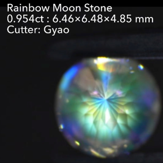 【SOLD OUT】表も裏もキューブだらけ❗️石質も最高💎✨レインボームーンストーン0.954ct🌈🌕💎ゲオちゃん作品👍“14日はGemTreeの日”ご紹介作品