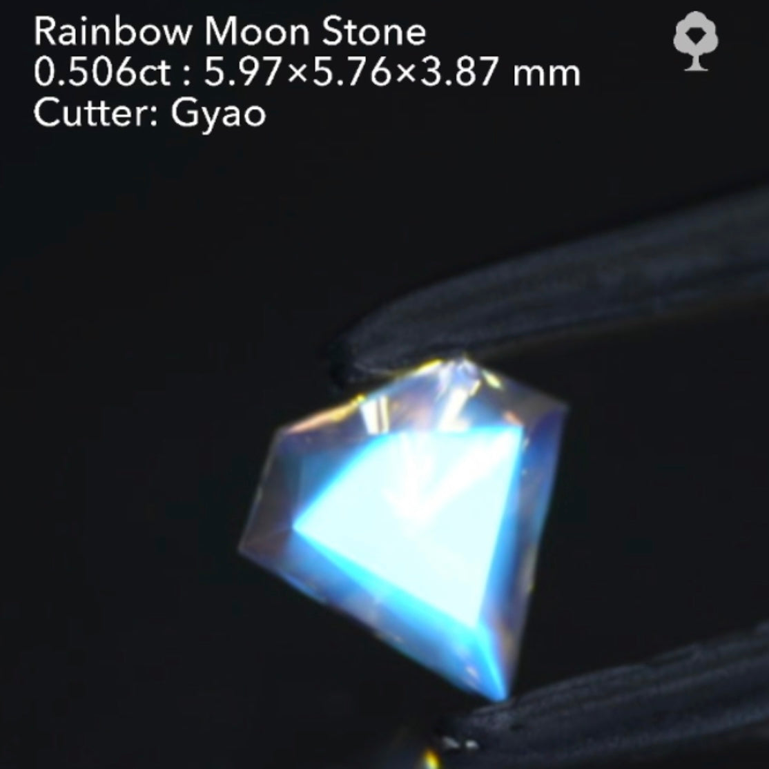 【SOLD OUT】傑作❗️宝石型の宝石💎✨レインボームーンストーン0.506ct🌈🌕💎ゲオちゃん作品👍“14日はGemTreeの日”ご紹介作品