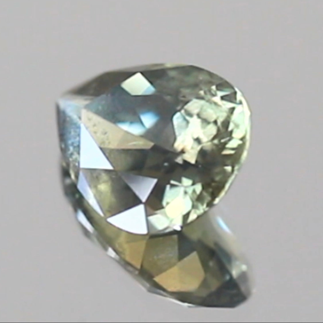 タンザニア産非加熱サファイア2.675ct💎“緑”特集第5弾は❗️ムーンストーンのシラーのように煌めきます✨ナントGemTreeAuction 1円スタート👍こちらは11月13日(金曜日)「22時00分終了」となります⏰