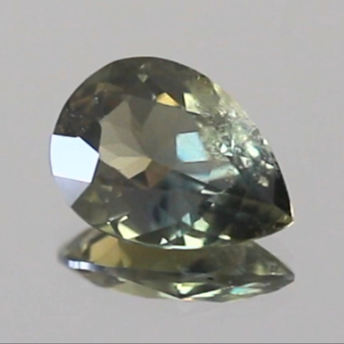 タンザニア産非加熱サファイア2.675ct💎“緑”特集第5弾は❗️ムーンストーンのシラーのように煌めきます✨ナントGemTreeAuction 1円スタート👍こちらは11月13日(金曜日)「22時00分終了」となります⏰