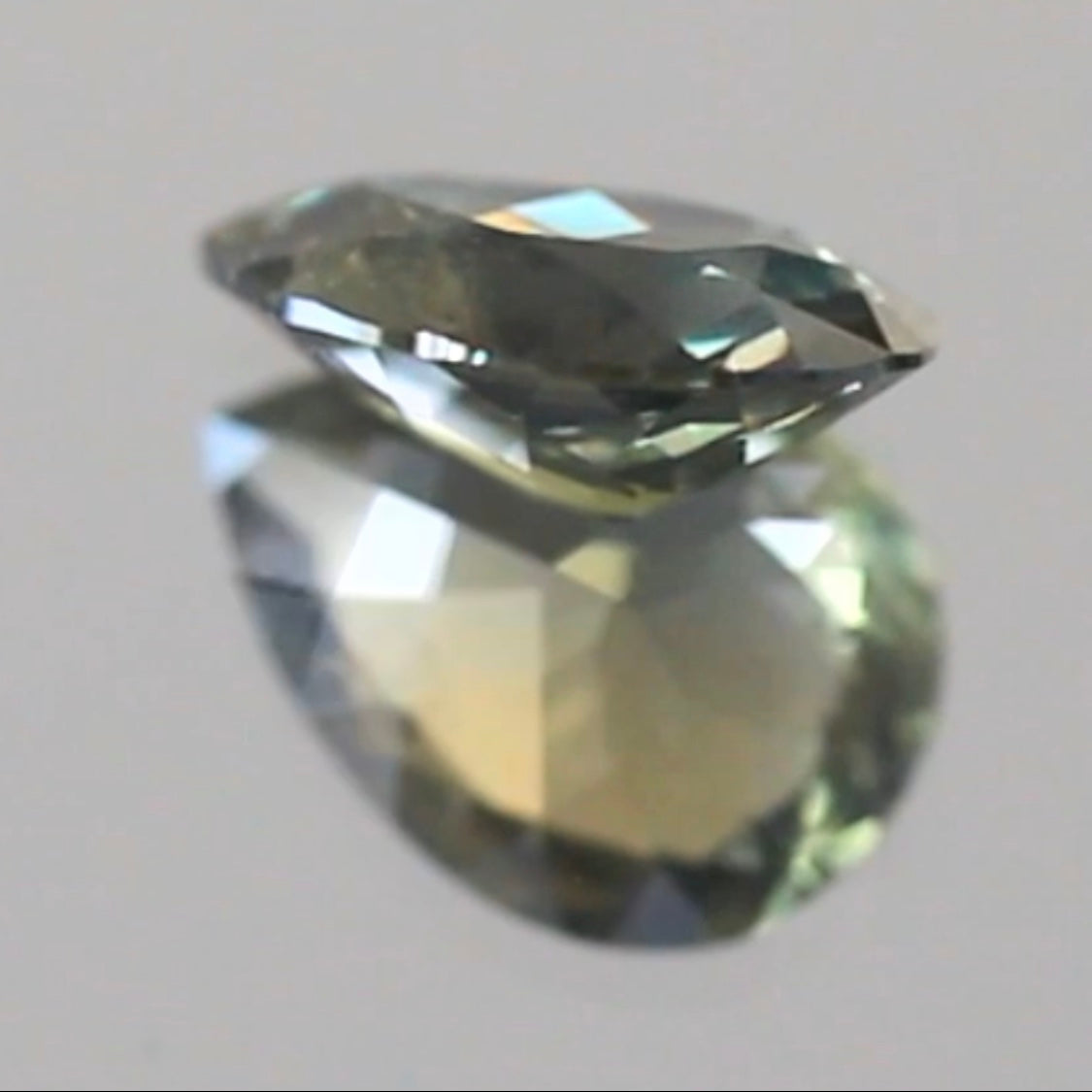 タンザニア産非加熱サファイア2.675ct💎“緑”特集第5弾は❗️ムーンストーンのシラーのように煌めきます✨ナントGemTreeAuction 1円スタート👍こちらは11月13日(金曜日)「22時00分終了」となります⏰