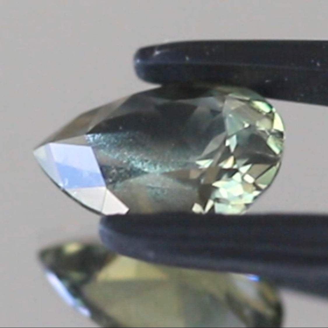 タンザニア産非加熱サファイア2.675ct💎“緑”特集第5弾は❗️ムーンストーンのシラーのように煌めきます✨ナントGemTreeAuction 1円スタート👍こちらは11月13日(金曜日)「22時00分終了」となります⏰