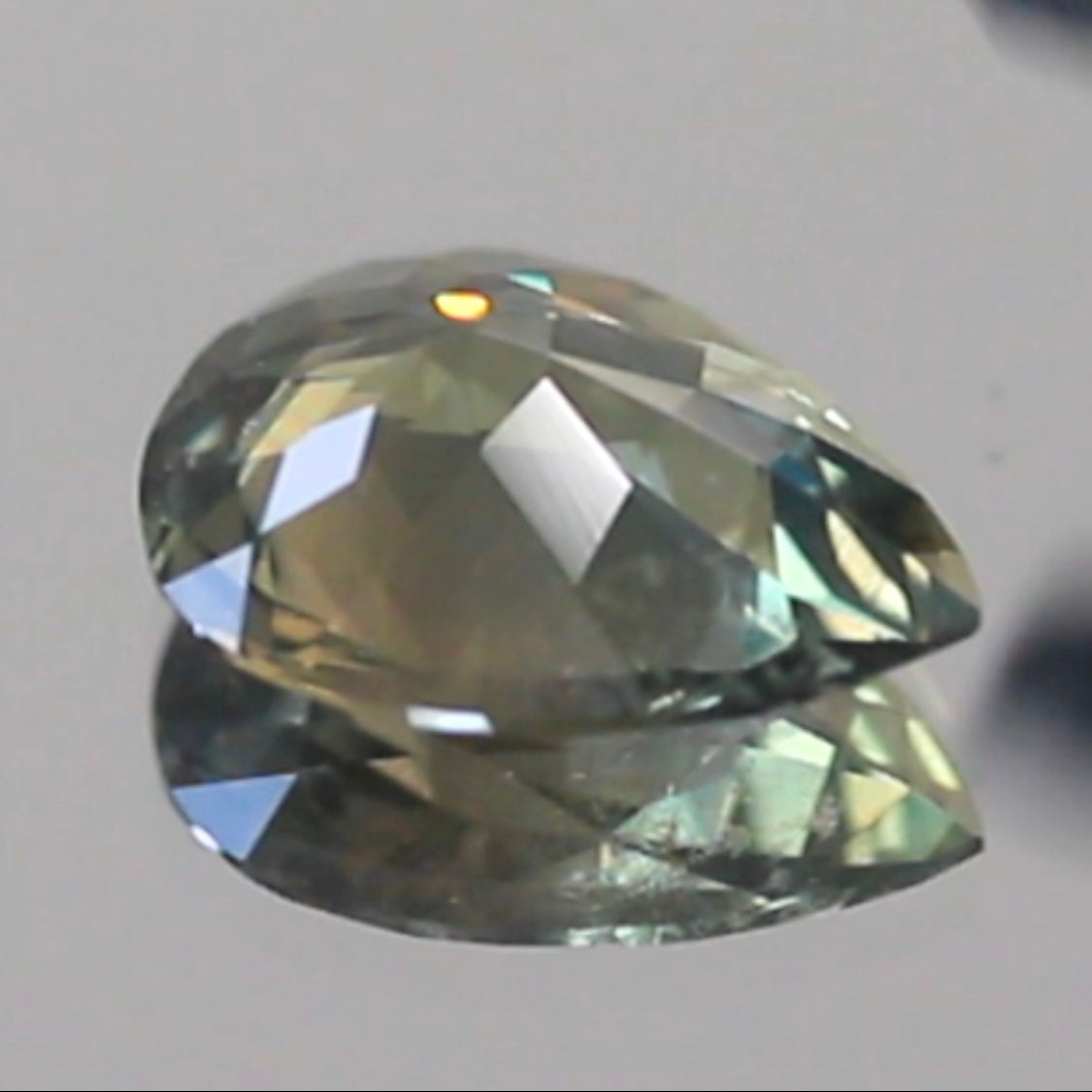 タンザニア産非加熱サファイア2.675ct💎“緑”特集第5弾は❗️ムーンストーンのシラーのように煌めきます✨ナントGemTreeAuction 1円スタート👍こちらは11月13日(金曜日)「22時00分終了」となります⏰