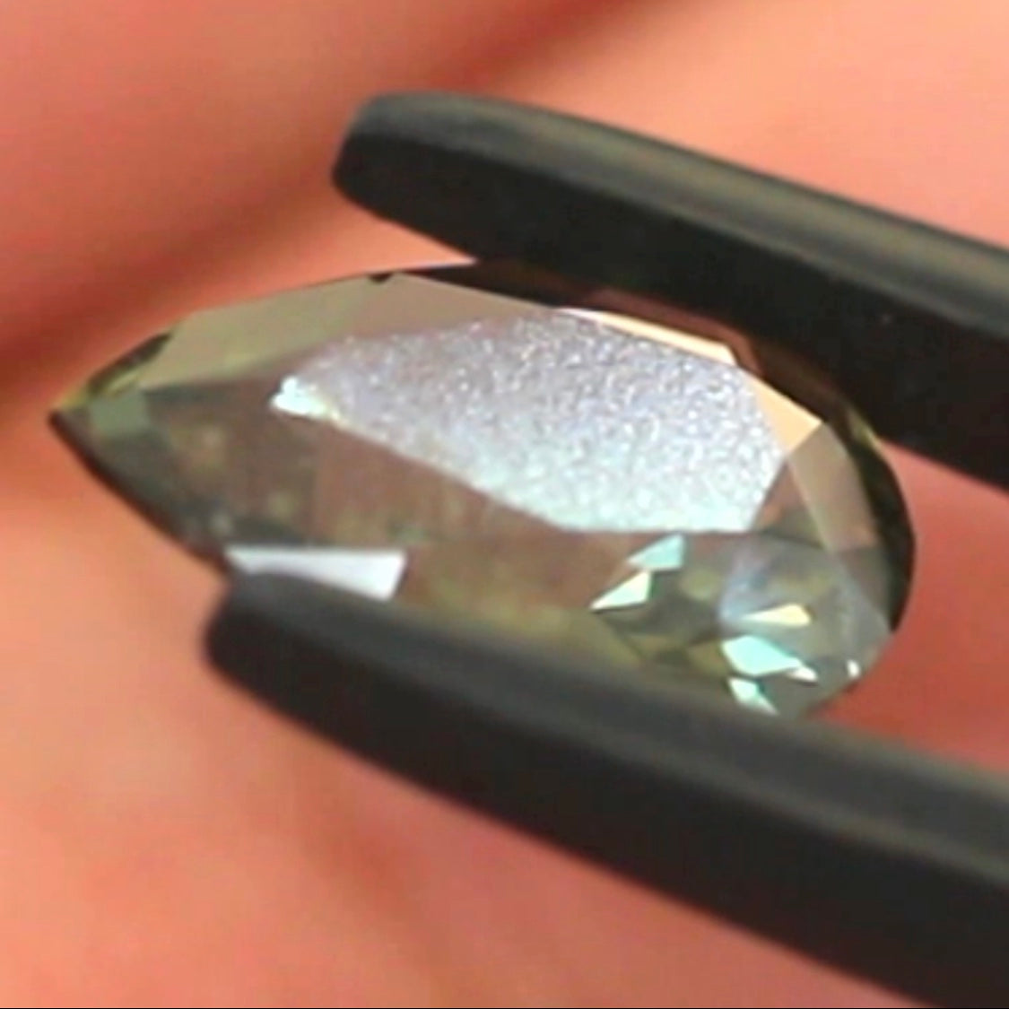 タンザニア産非加熱サファイア2.675ct💎“緑”特集第5弾は❗️ムーンストーンのシラーのように煌めきます✨ナントGemTreeAuction 1円スタート👍こちらは11月13日(金曜日)「22時00分終了」となります⏰