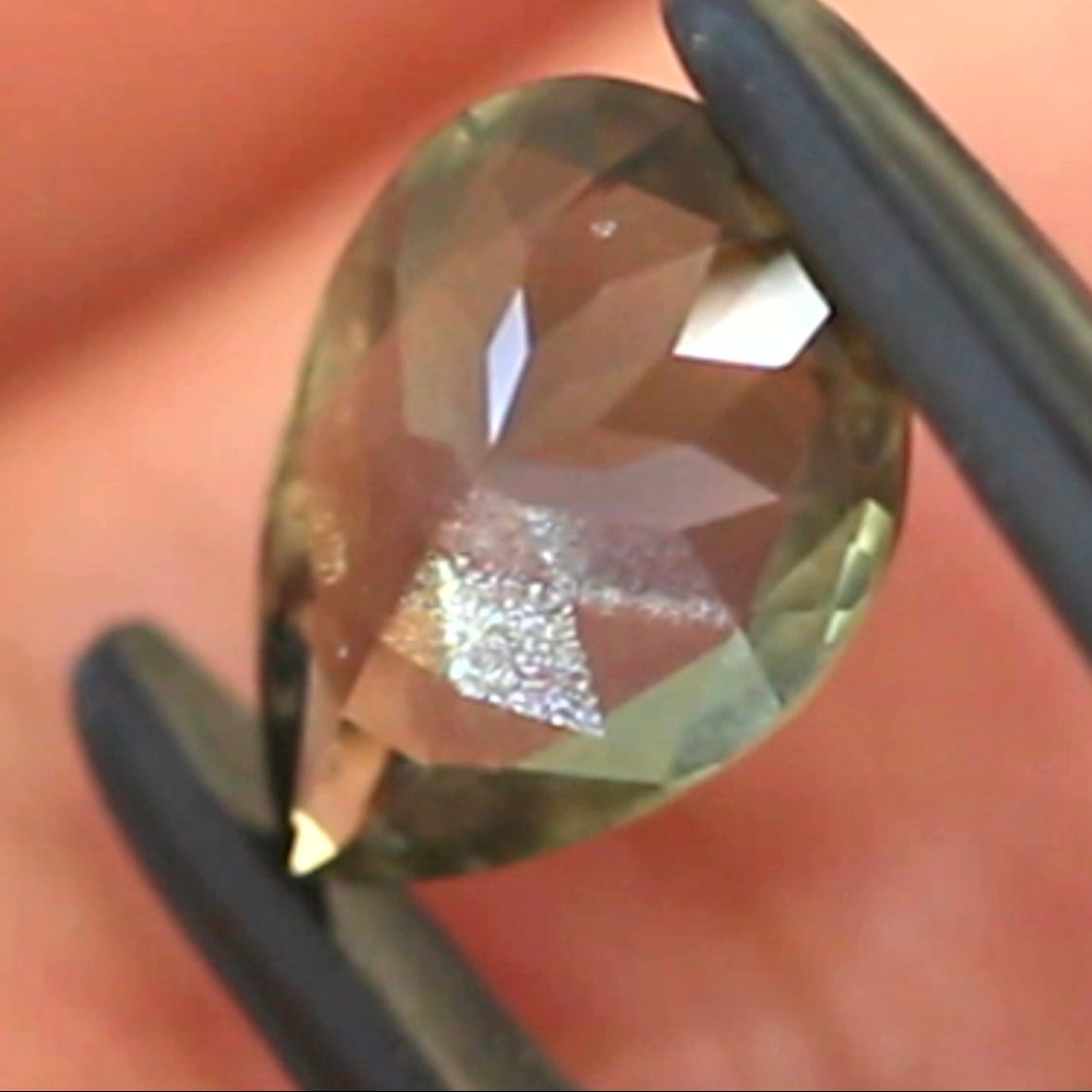 タンザニア産非加熱サファイア2.675ct💎“緑”特集第5弾は❗️ムーンストーンのシラーのように煌めきます✨ナントGemTreeAuction 1円スタート👍こちらは11月13日(金曜日)「22時00分終了」となります⏰
